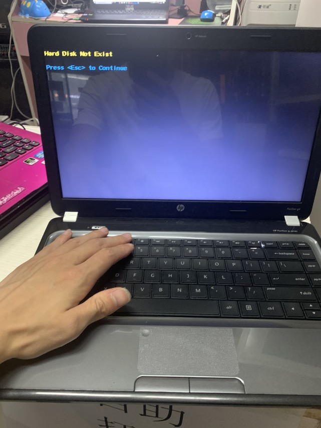 电脑开机状态但是黑屏（电脑开机状态黑屏是什么原因）