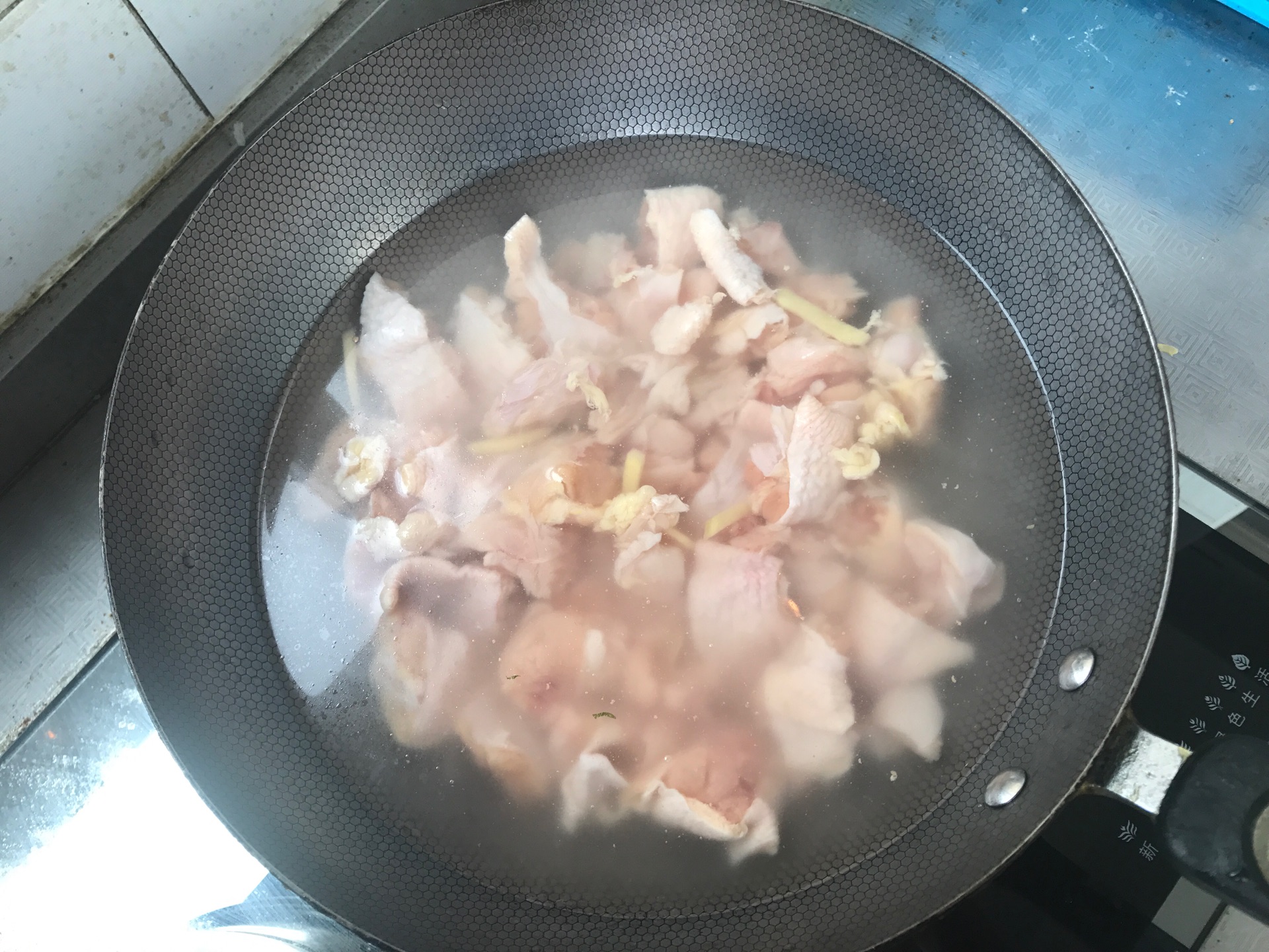 如何煲鸡汤才好喝又营养（夏天煲鸡汤的最佳配方）