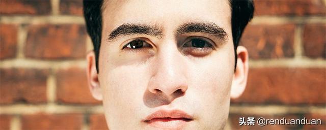 脸大适合什么发型男（脸大的人适合什么样的发型男生）