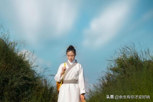 衣服颜色搭配图片(衣服颜色搭配图片大全大图女)