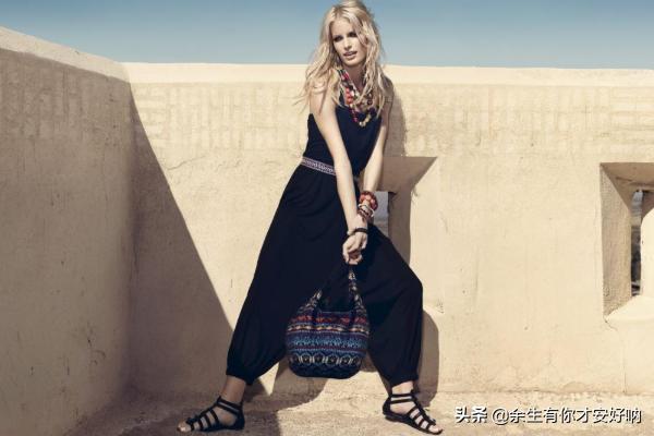 衣服颜色搭配图片(衣服颜色搭配图片大全大图女)