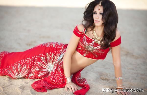 衣服颜色搭配图片(衣服颜色搭配图片大全大图女)